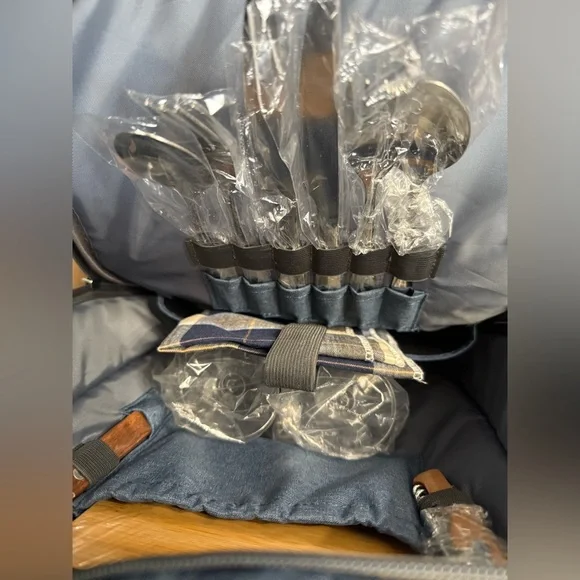 Sunflora Insulated Picnic Backpack for 2 Person Bag with Cooler Compartment Blue - Picture 6 of 10